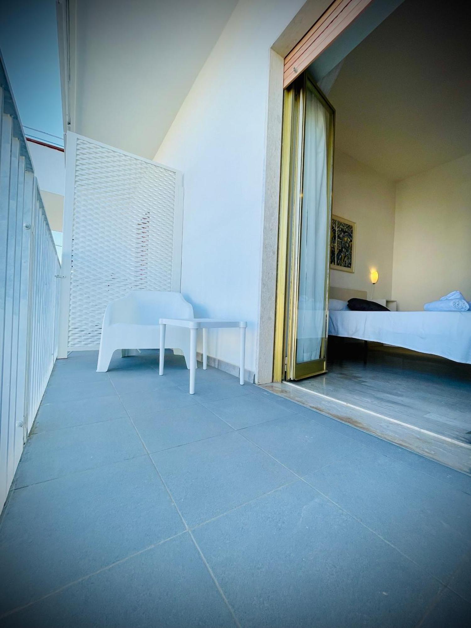 Minturnae Hotel สกาอูรี ภายนอก รูปภาพ